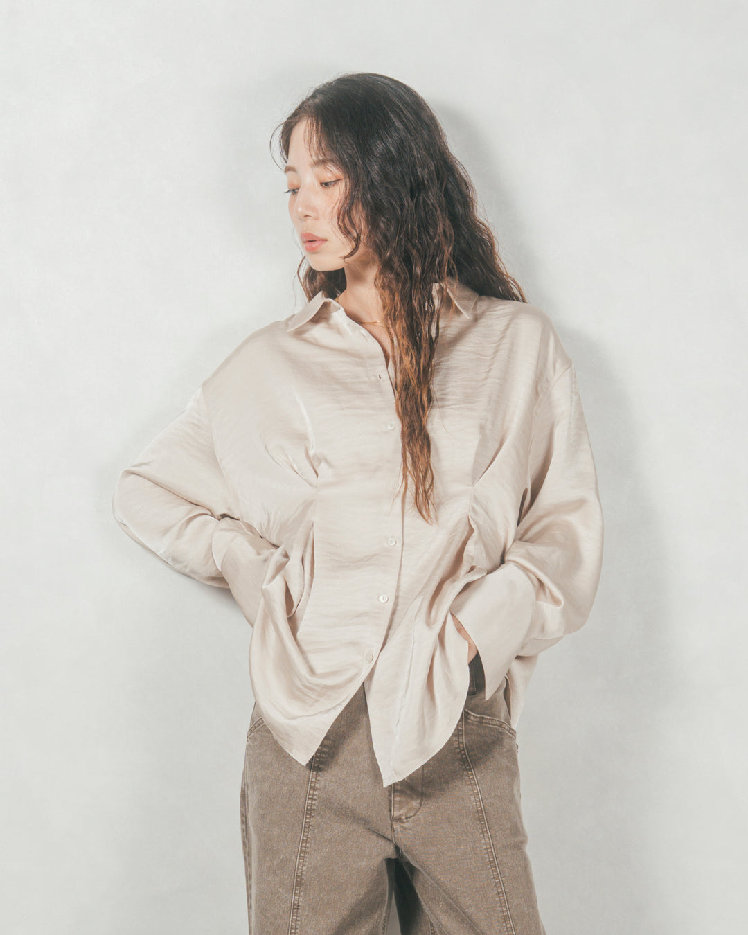 マットサテン タックシャツ (IVORY)