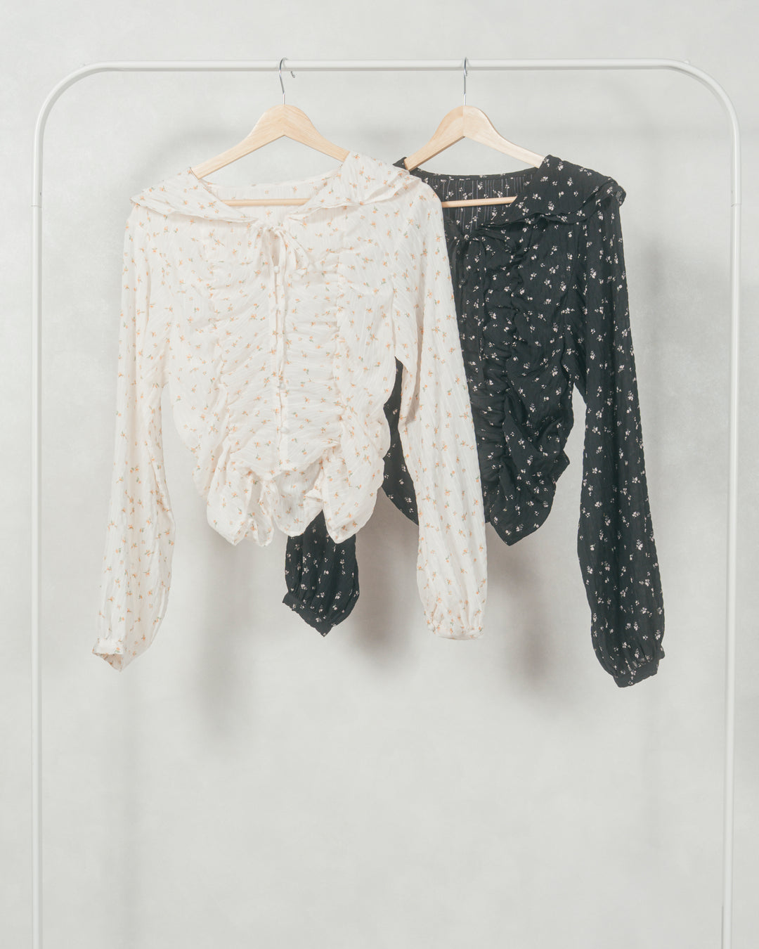 Flowerプリントフリルブラウス (BLACK)