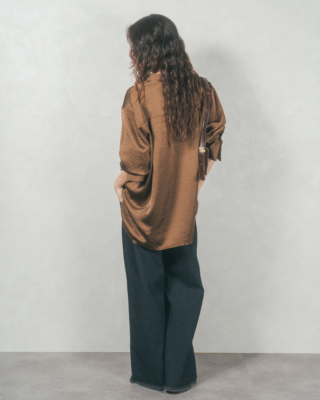 マットサテン タックシャツ (BROWN)