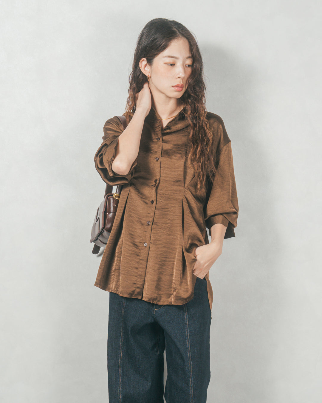 マットサテン タックシャツ (BROWN)
