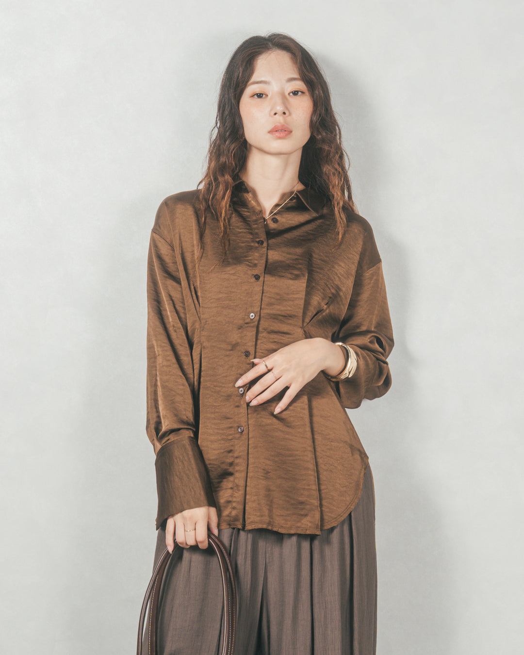 マットサテン タックシャツ (BROWN)