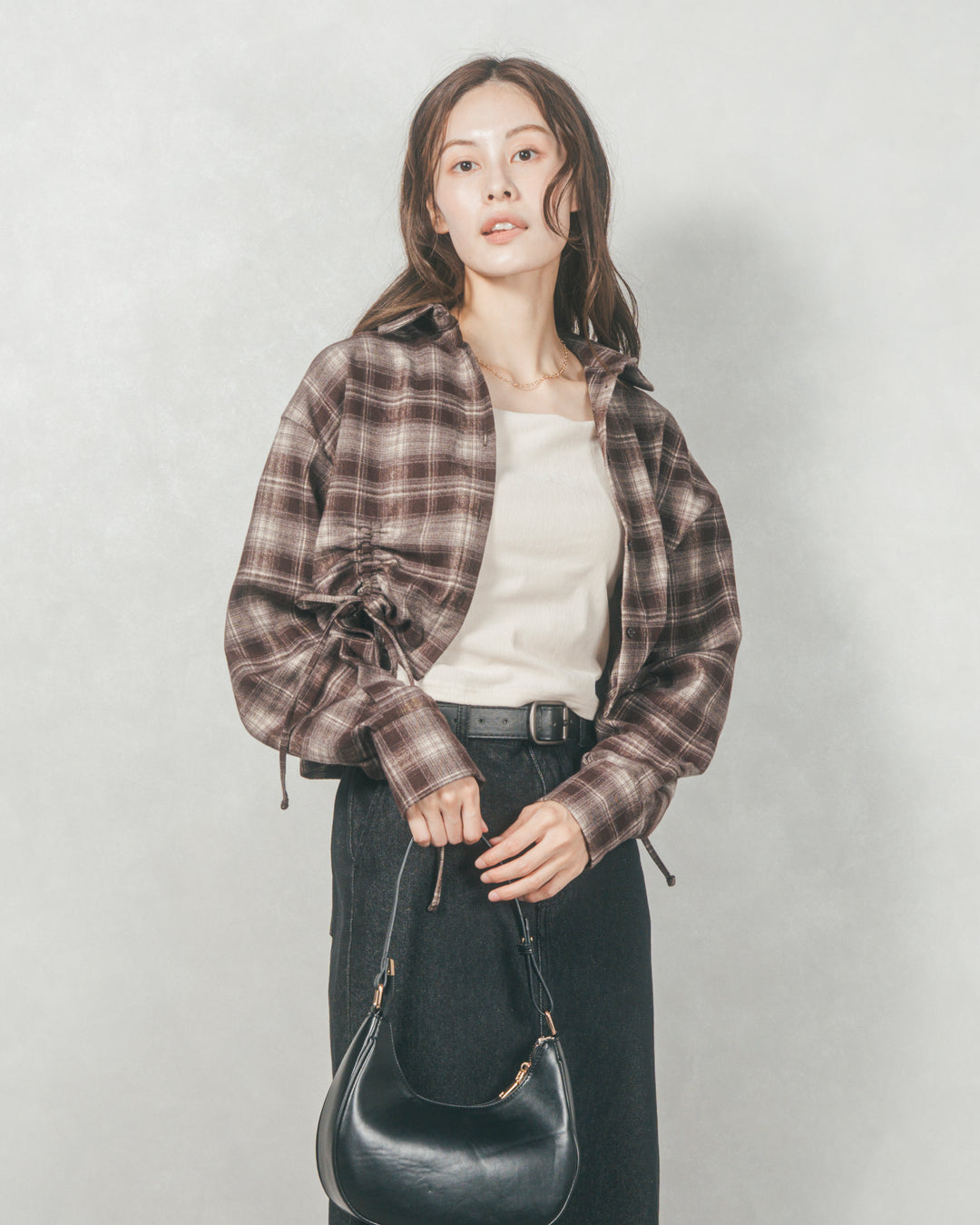 裾ドロストクロップドチェックシャツ (BROWN)