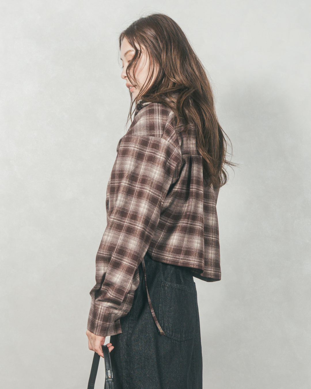 裾ドロストクロップドチェックシャツ (BROWN)