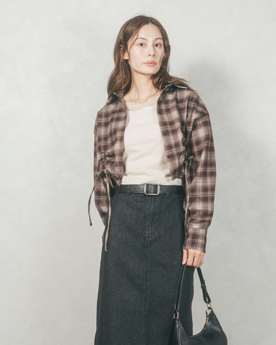 裾ドロストクロップドチェックシャツ (BROWN)