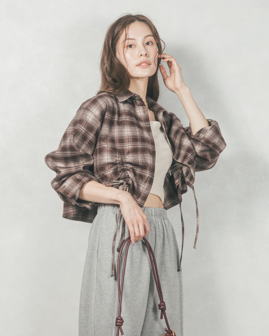 裾ドロストクロップドチェックシャツ (BROWN)