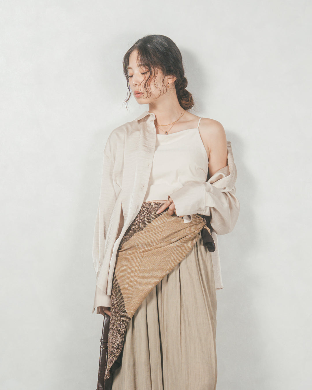 マットサテン タックシャツ (IVORY)