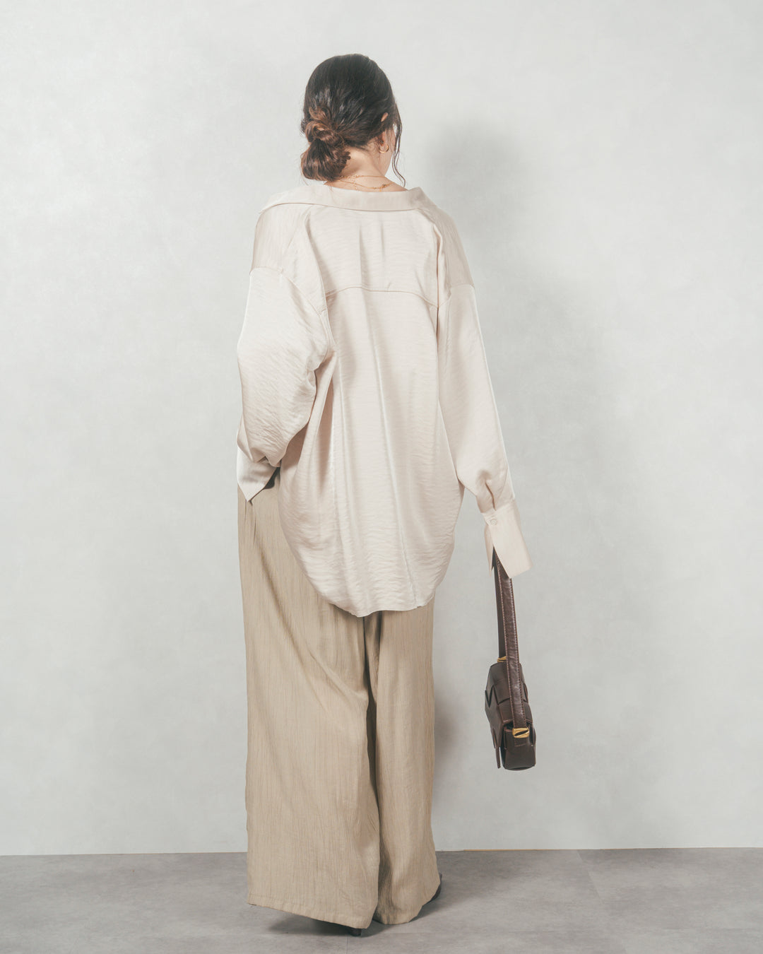 マットサテン タックシャツ (IVORY)