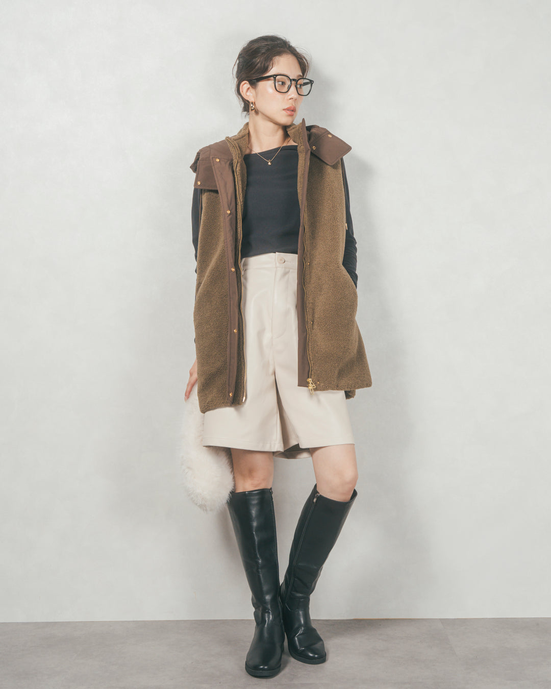 レザーライクハーフパンツ (IVORY)