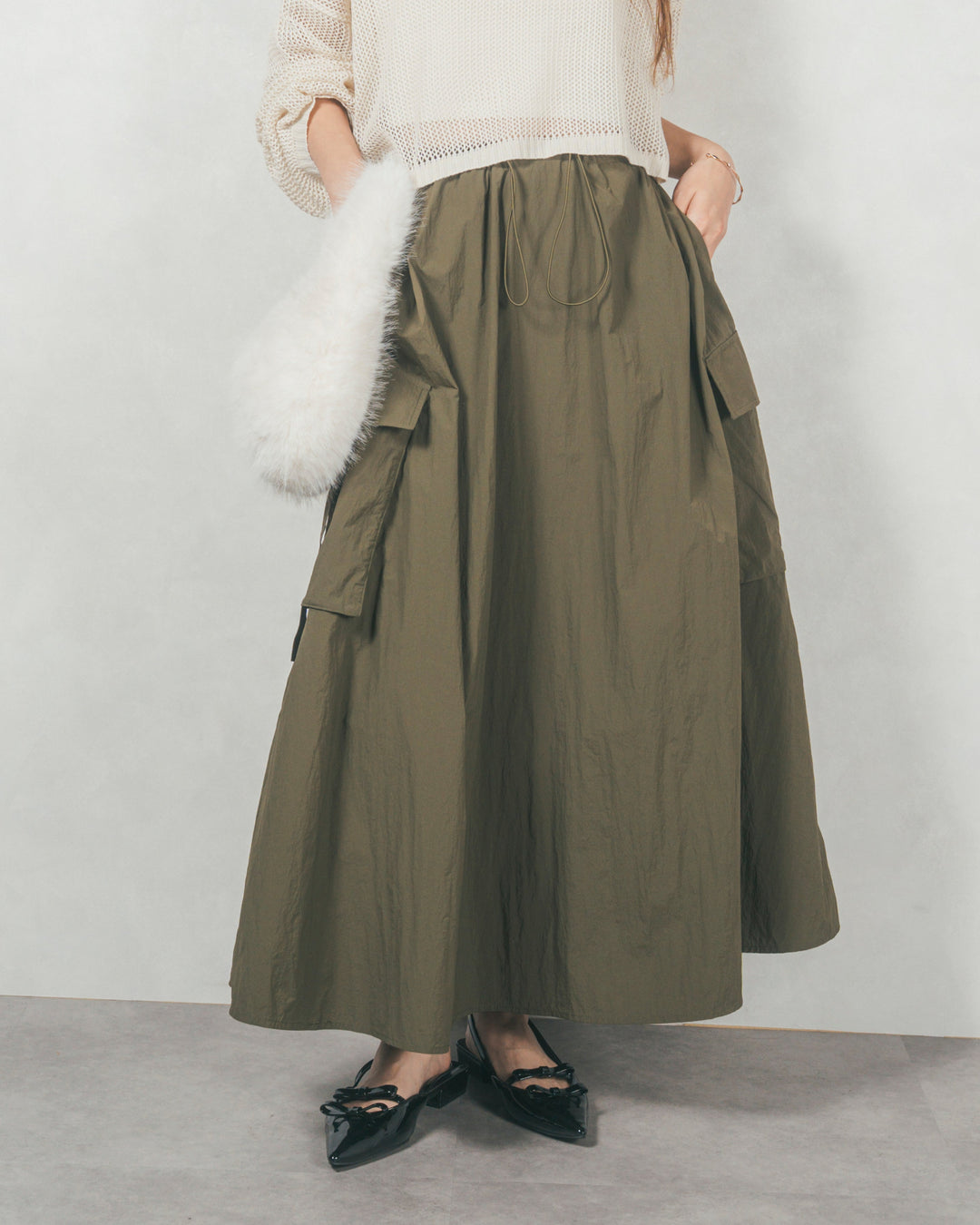 ドローストリングナイロンカーゴスカート (KHAKI)