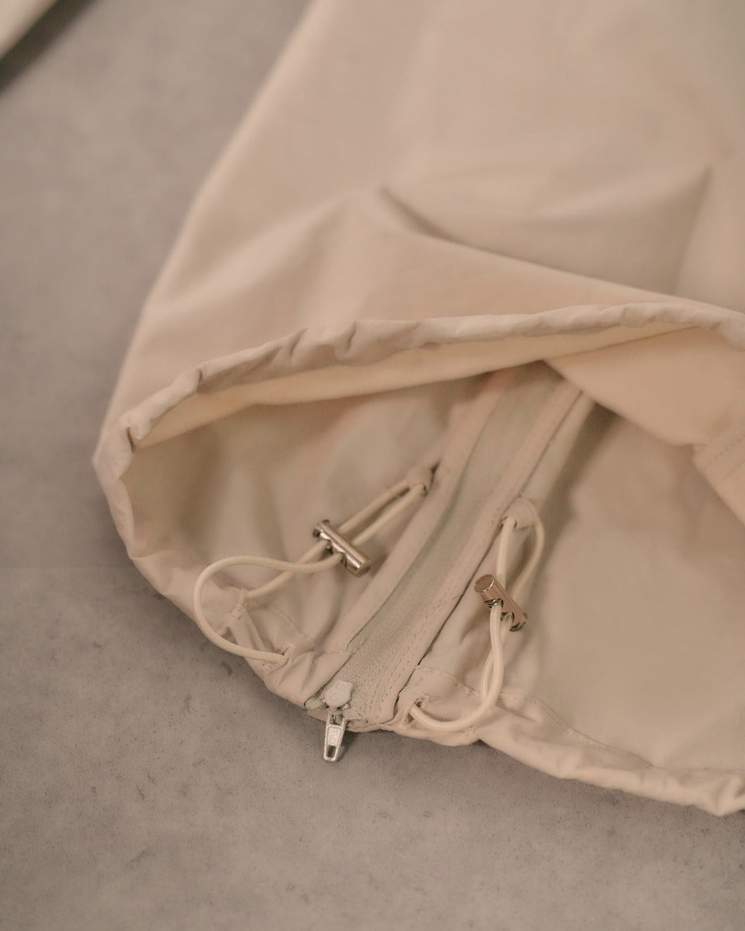 【新品 / キャリー品】2-Way ドロストカーゴパンツ（IVORY）