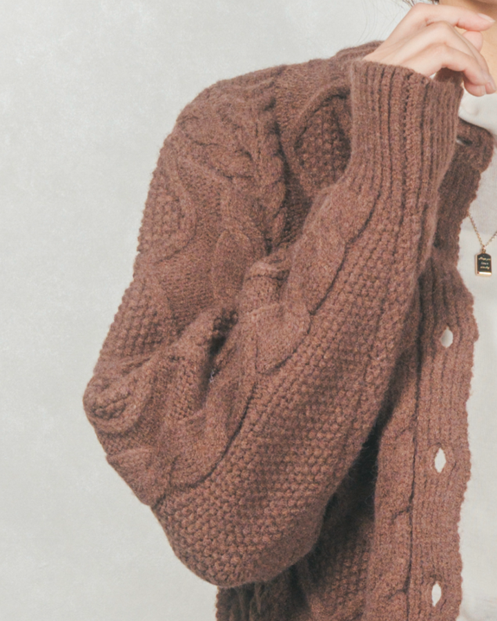 ケーブルKnitクルーカーディガン (BROWN)