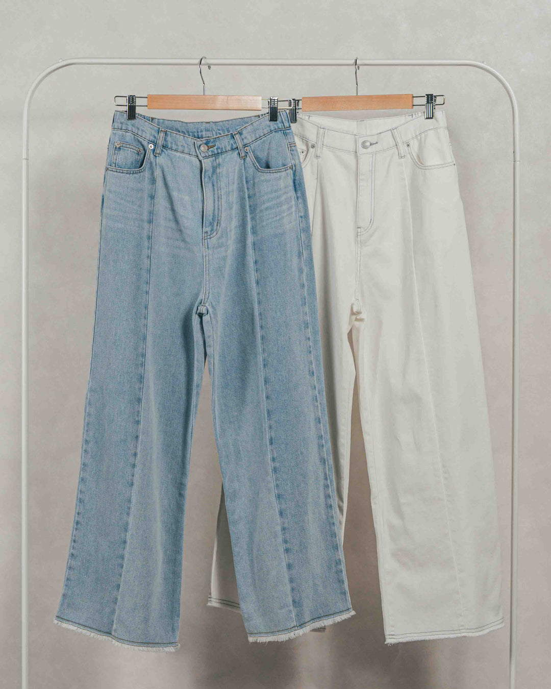 ［SET］Flowerプリントフリルブラウス + 10oz ニュアンスバイカラー リラックスワイドデニム（2SET）