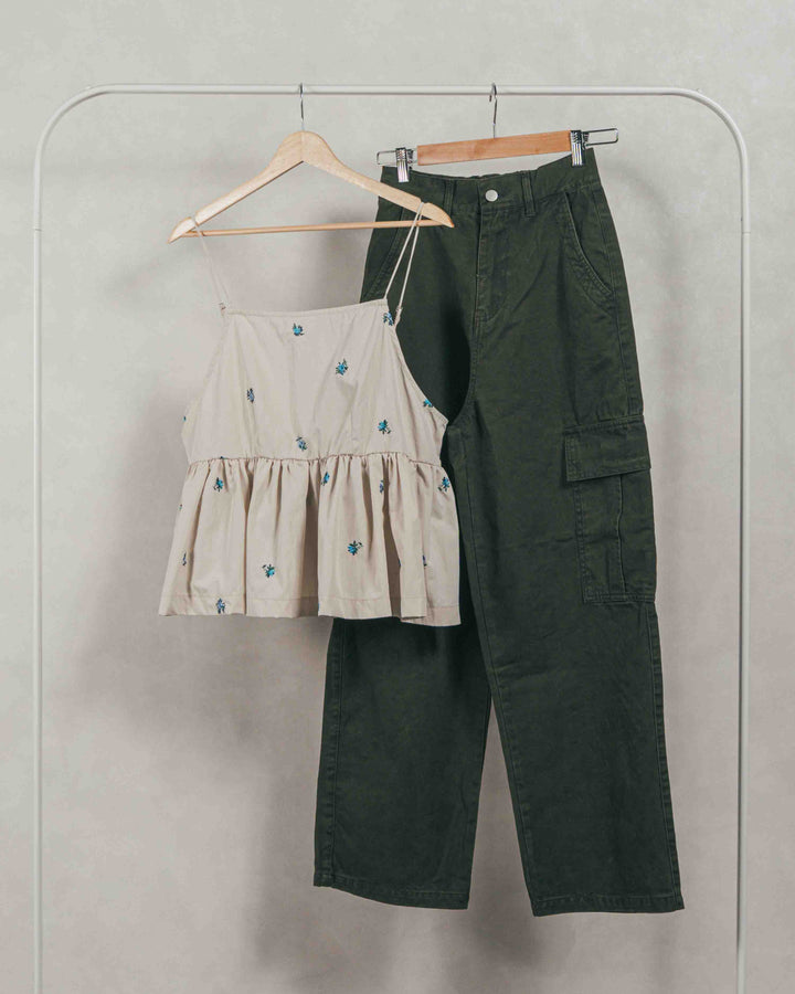 ［SET］Flower刺繍　ボリュームキャミ + ピグメントツイルカーゴパンツ（2SET）