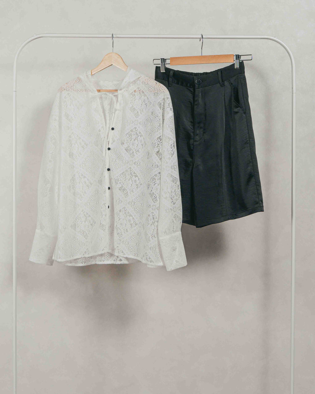 ［SET］Blockレース　フーディーブラウス + Vintageサテンハーフパンツ（2SET）