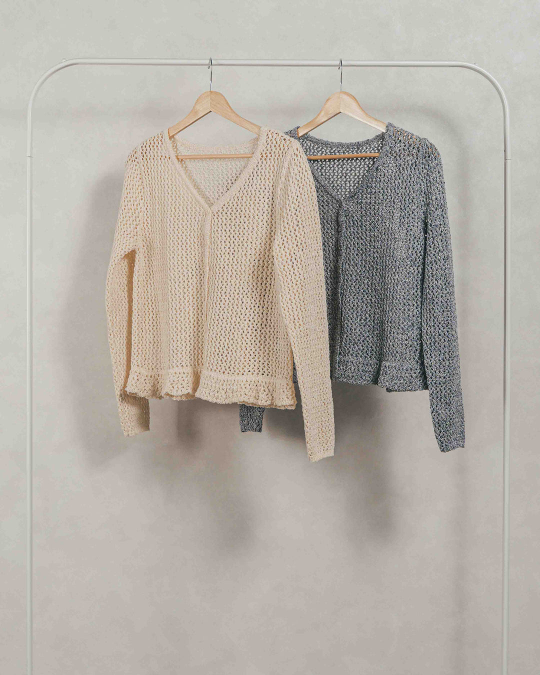 ［SET］Mixメッシュ Vネックカーデ + Flower刺繍　タックパンツ（2SET）