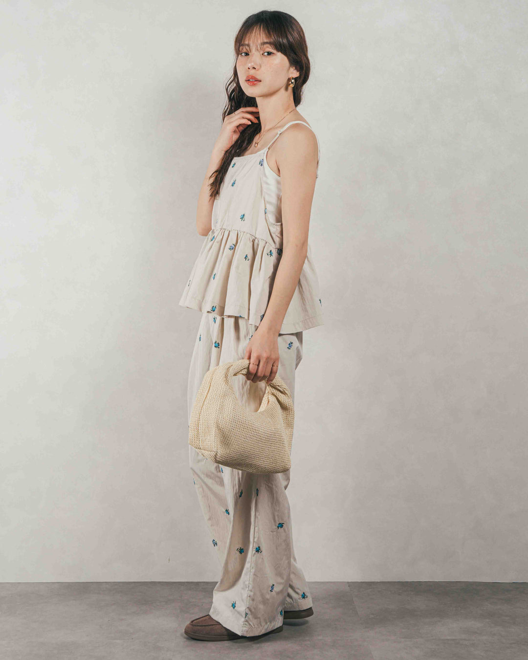 ［SET］Flower刺繍　ボリュームキャミ + Flower刺繍　タックパンツ（2SET）