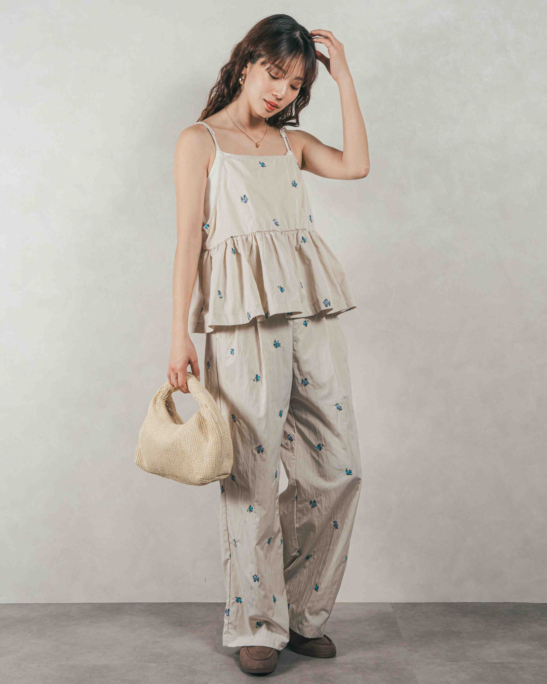 ［SET］Flower刺繍　ボリュームキャミ + Flower刺繍　タックパンツ（2SET）