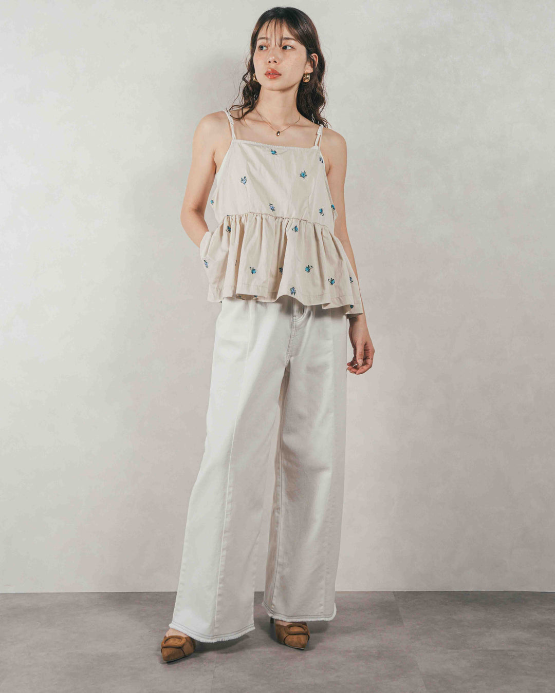 ［SET］Flower刺繍　ボリュームキャミ + 10oz ニュアンスバイカラー リラックスワイドデニム（2SET）