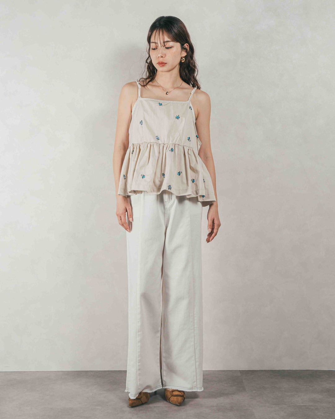 ［SET］Flower刺繍　ボリュームキャミ + 10oz ニュアンスバイカラー リラックスワイドデニム（2SET）