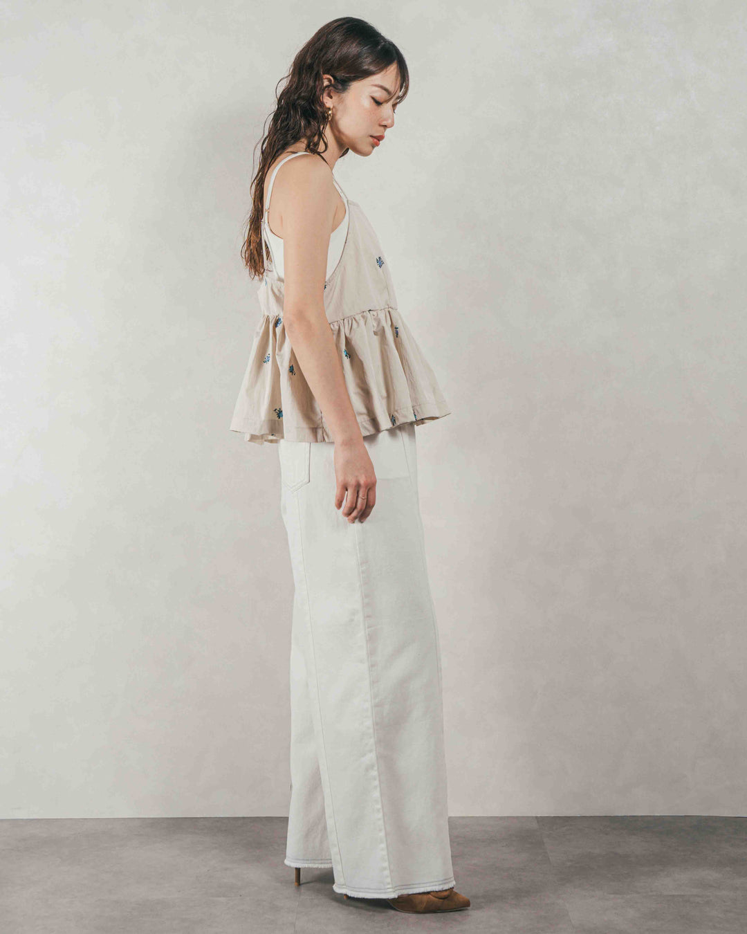 ［SET］Flower刺繍　ボリュームキャミ + 10oz ニュアンスバイカラー リラックスワイドデニム（2SET）