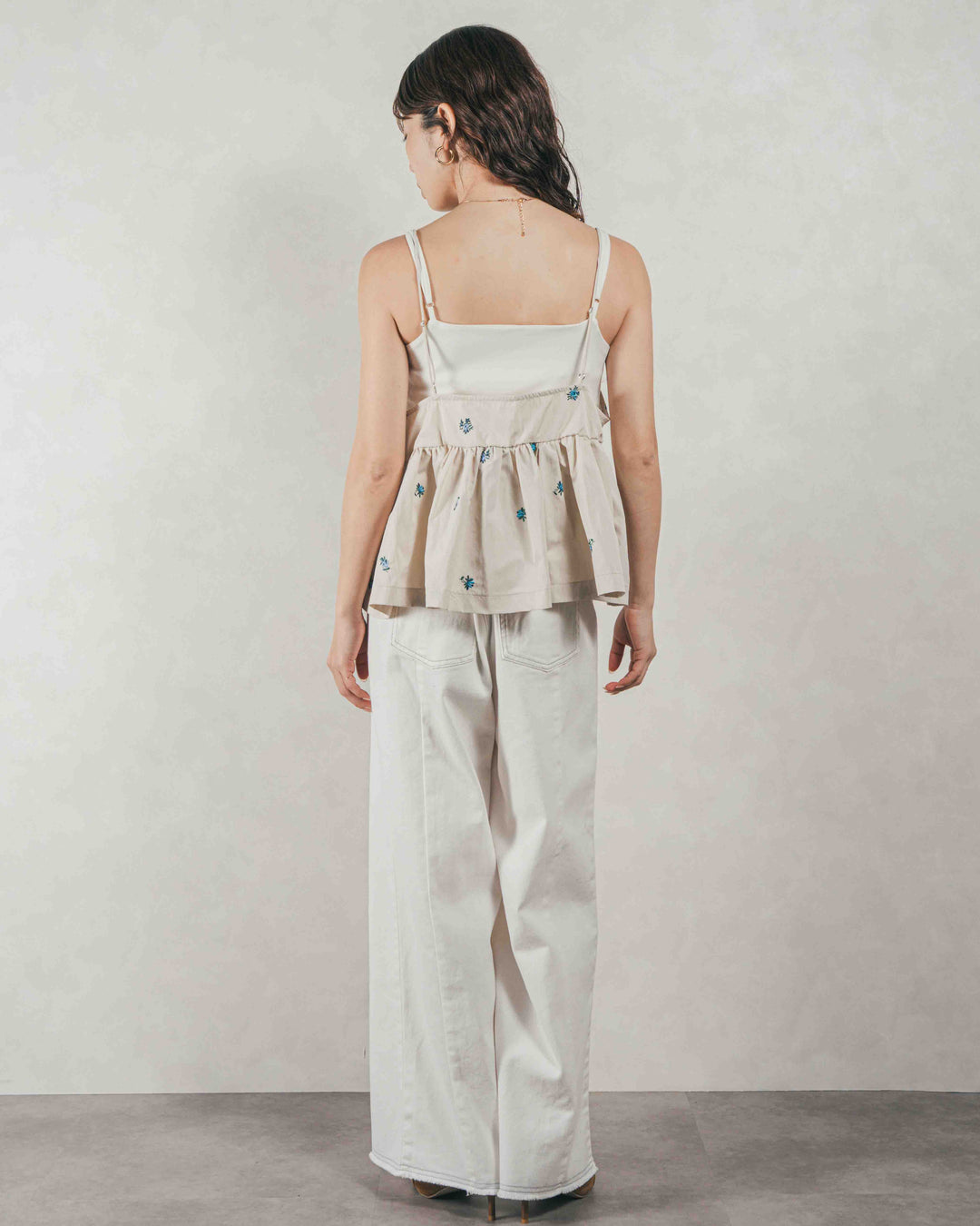 ［SET］Flower刺繍　ボリュームキャミ + 10oz ニュアンスバイカラー リラックスワイドデニム（2SET）