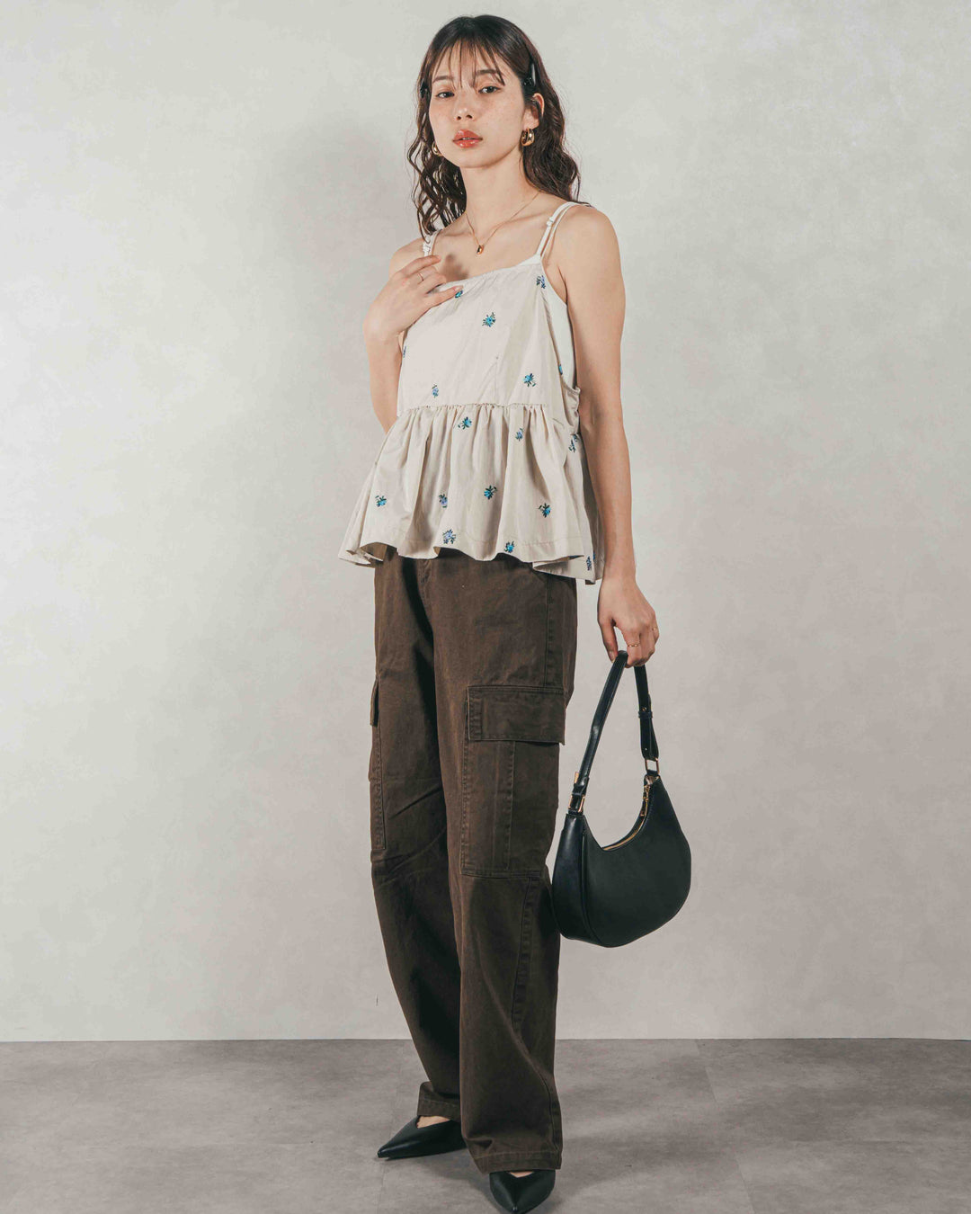 ［SET］Flower刺繍　ボリュームキャミ + ピグメントツイルカーゴパンツ（2SET）