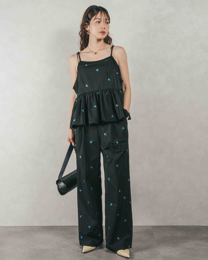 ［SET］Flower刺繍　ボリュームキャミ + Flower刺繍　タックパンツ（2SET）