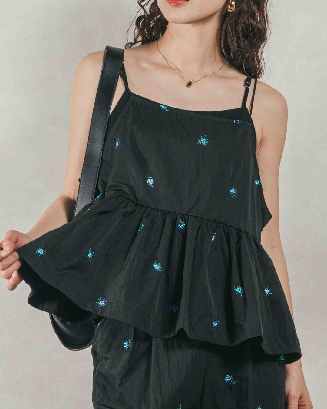 ［SET］Flower刺繍　ボリュームキャミ + 10oz ニュアンスバイカラー リラックスワイドデニム（2SET）