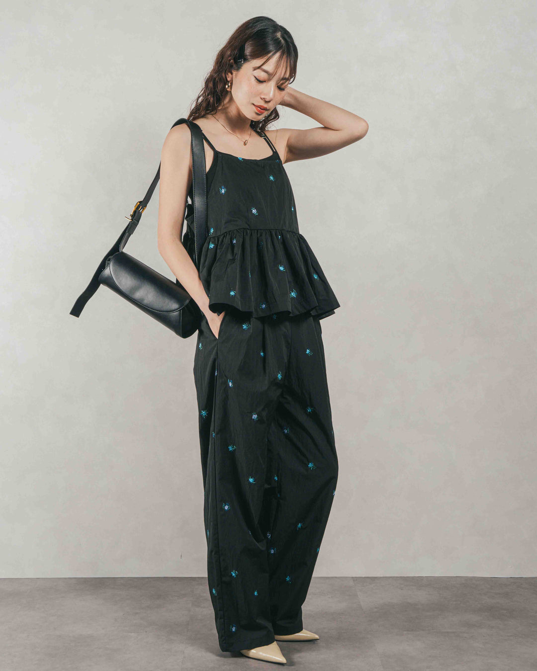 ［SET］Flower刺繍　ボリュームキャミ + Flower刺繍　タックパンツ（2SET）