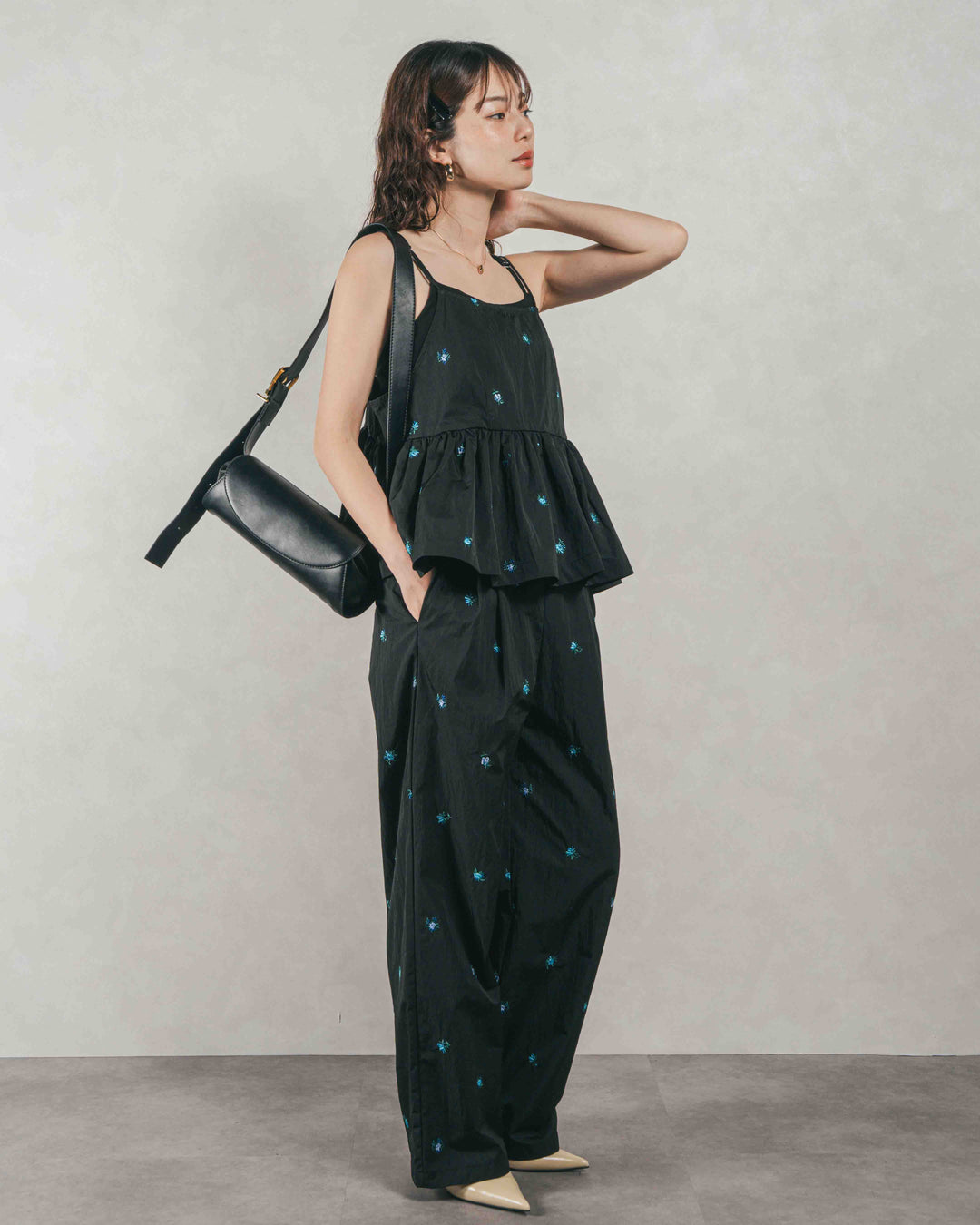 ［SET］Flower刺繍　ボリュームキャミ + Flower刺繍　タックパンツ（2SET）