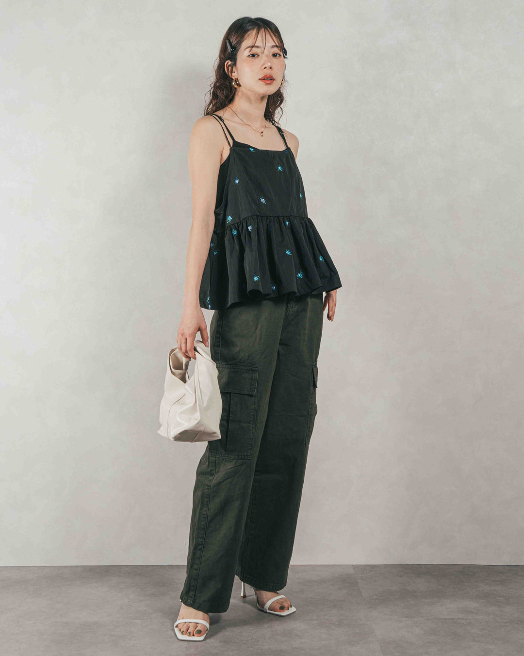 ［SET］Flower刺繍　ボリュームキャミ + ピグメントツイルカーゴパンツ（2SET）