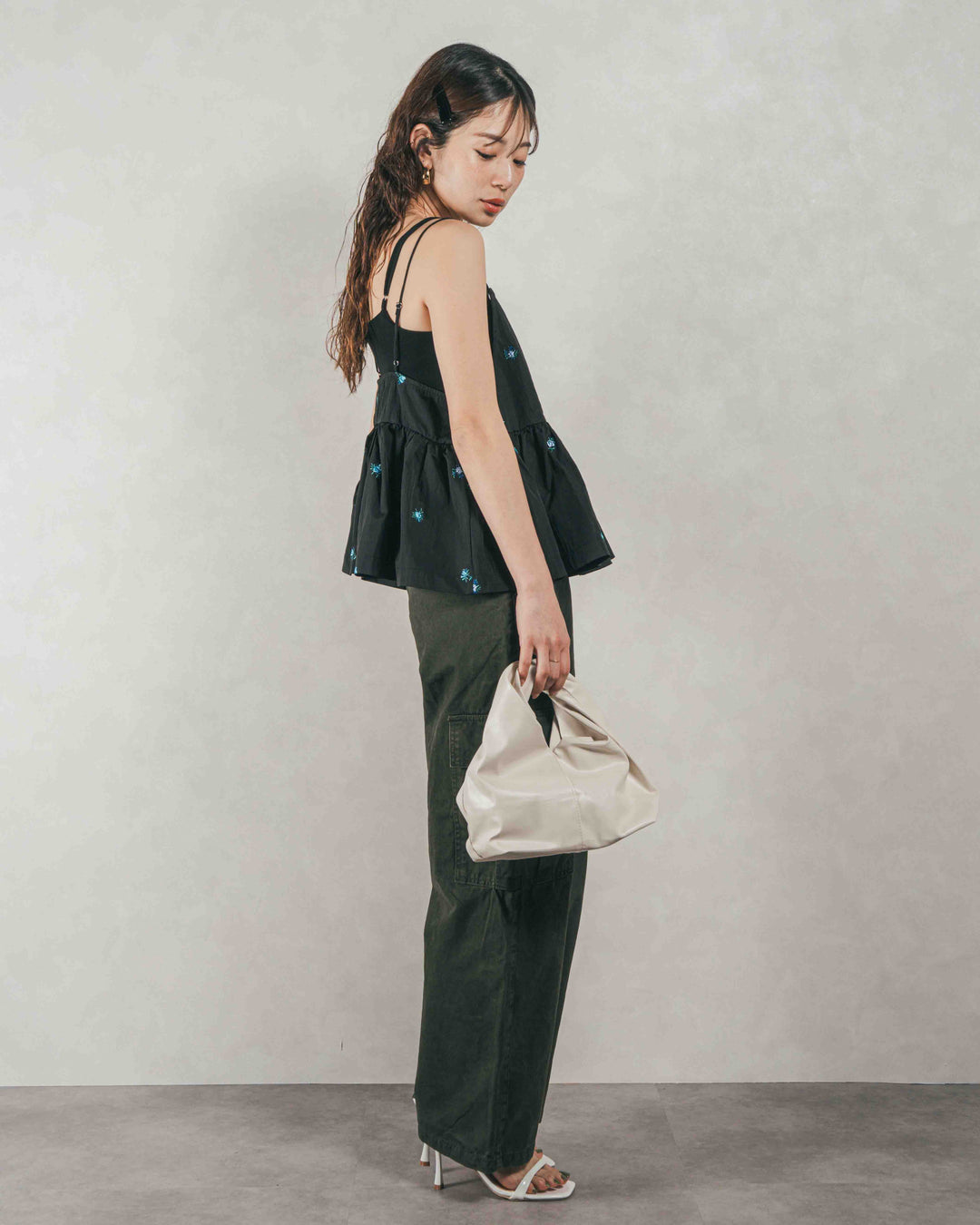 ［SET］Flower刺繍　ボリュームキャミ + ピグメントツイルカーゴパンツ（2SET）