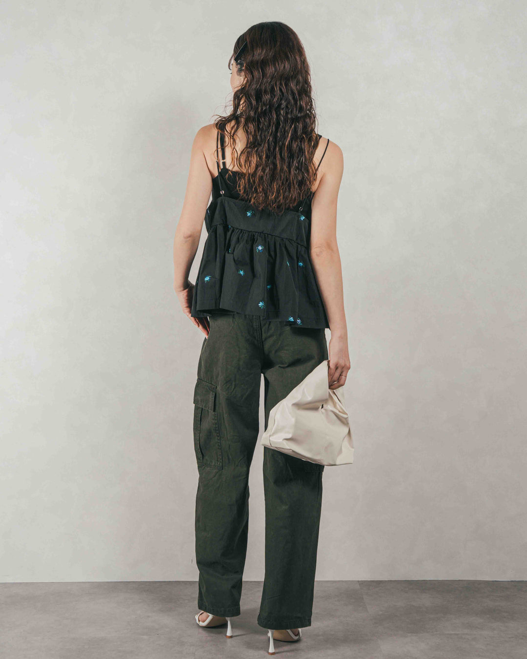 ［SET］Flower刺繍　ボリュームキャミ + ピグメントツイルカーゴパンツ（2SET）