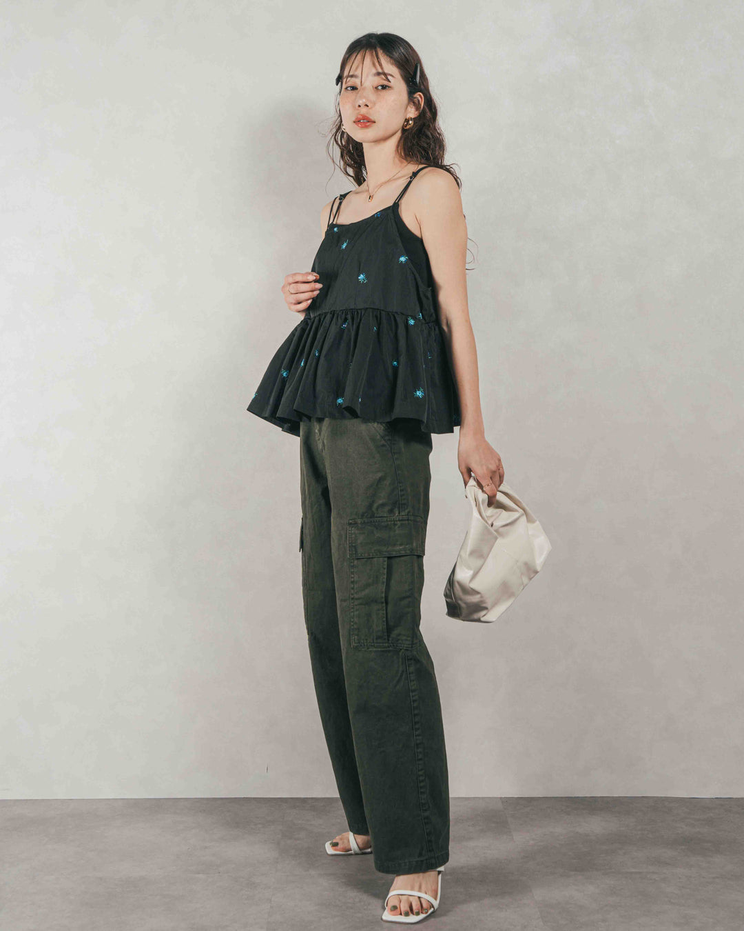 ［SET］Flower刺繍　ボリュームキャミ + ピグメントツイルカーゴパンツ（2SET）