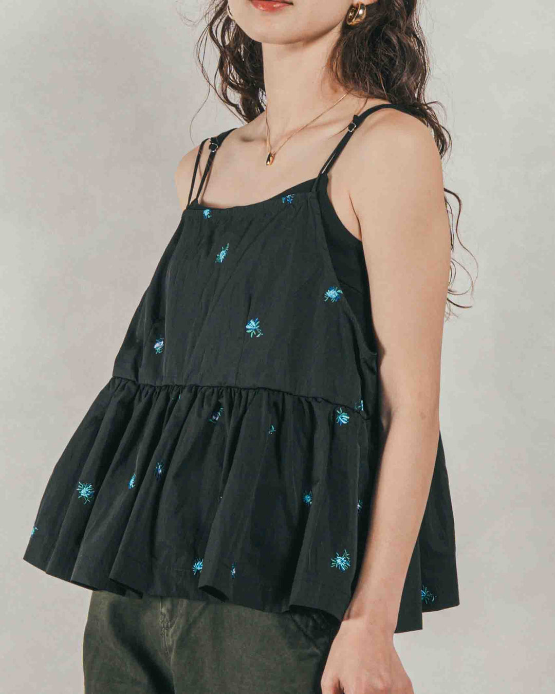 ［SET］Flower刺繍　ボリュームキャミ + 10oz ニュアンスバイカラー リラックスワイドデニム（2SET）