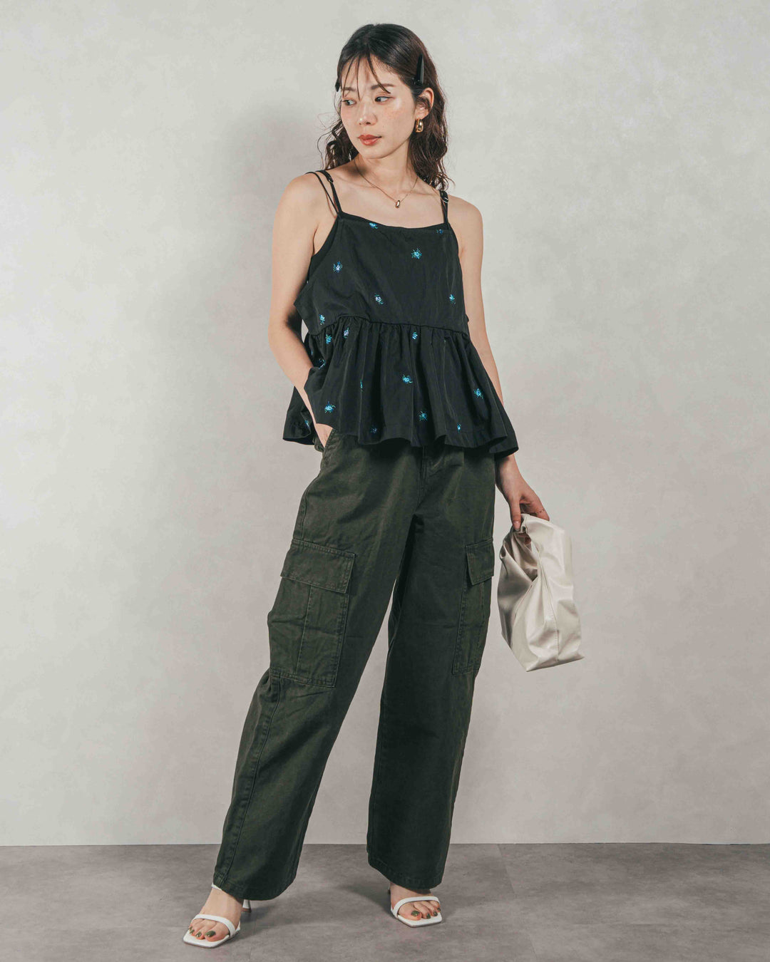 ［SET］Flower刺繍　ボリュームキャミ + ピグメントツイルカーゴパンツ（2SET）