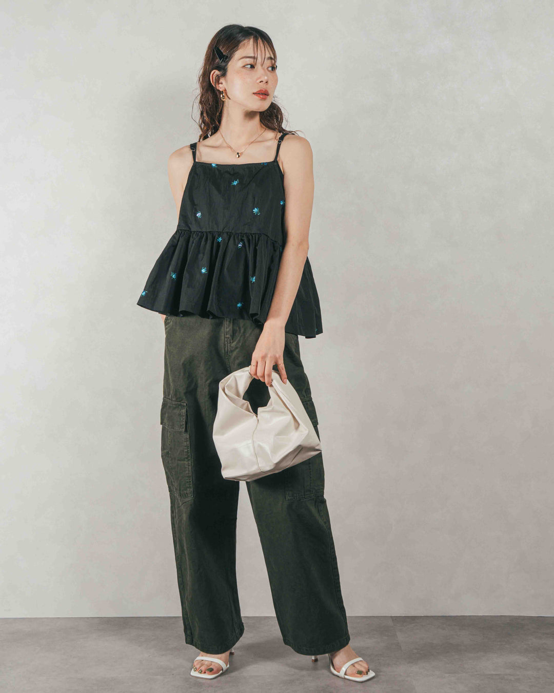 ［SET］Flower刺繍　ボリュームキャミ + ピグメントツイルカーゴパンツ（2SET）