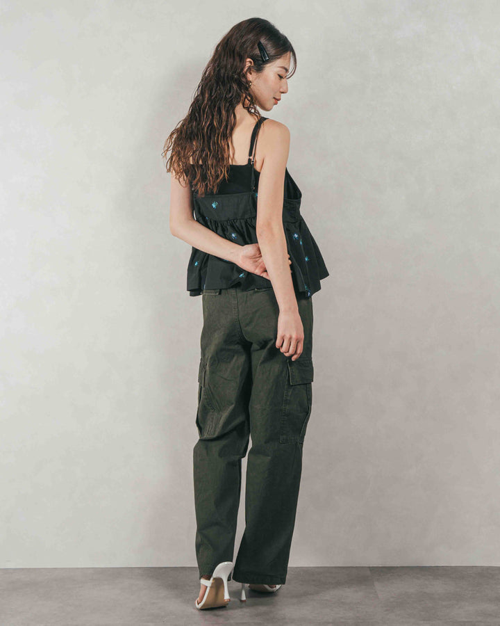 ［SET］Flower刺繍　ボリュームキャミ + ピグメントツイルカーゴパンツ（2SET）