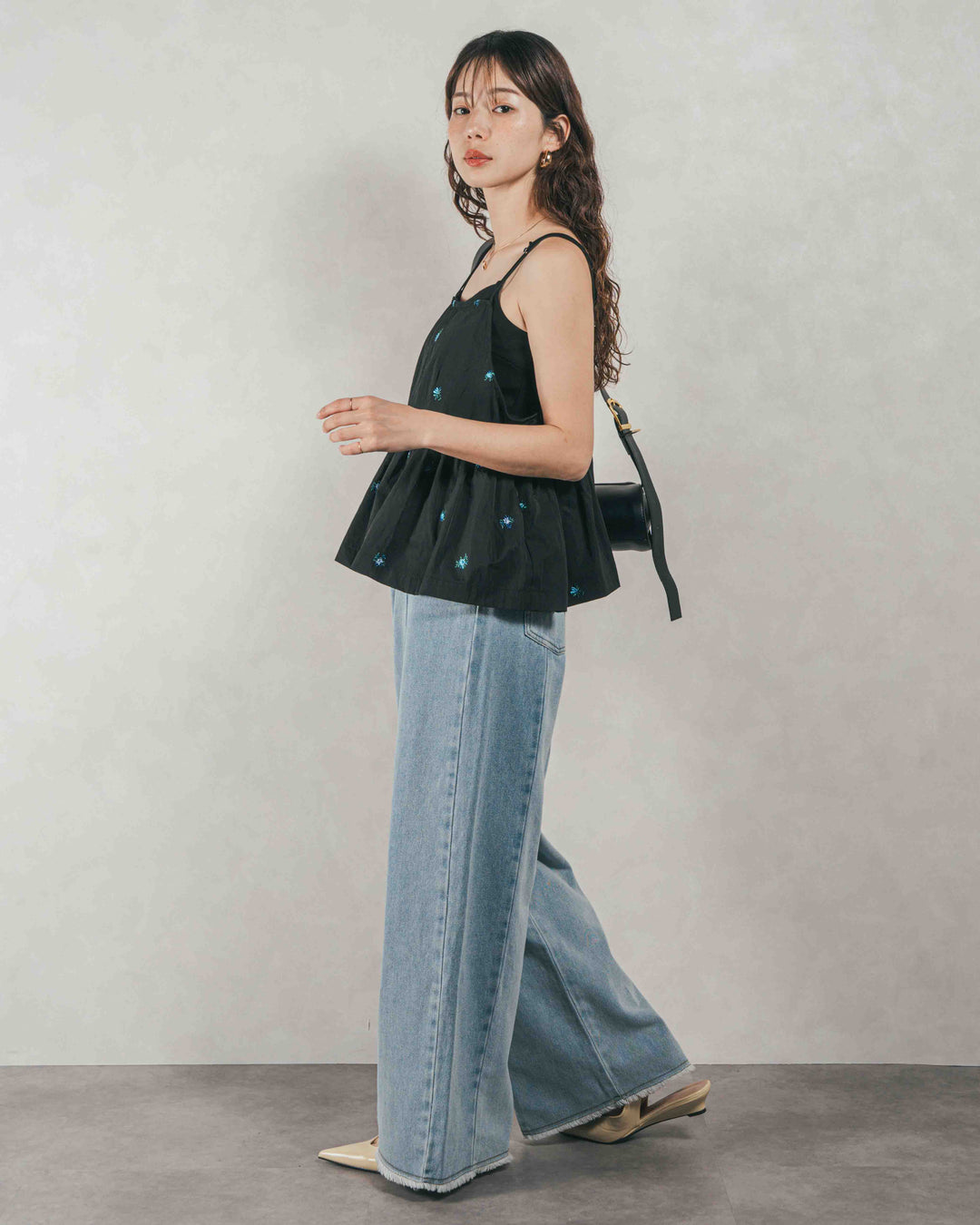 ［SET］Flower刺繍　ボリュームキャミ + 10oz ニュアンスバイカラー リラックスワイドデニム（2SET）