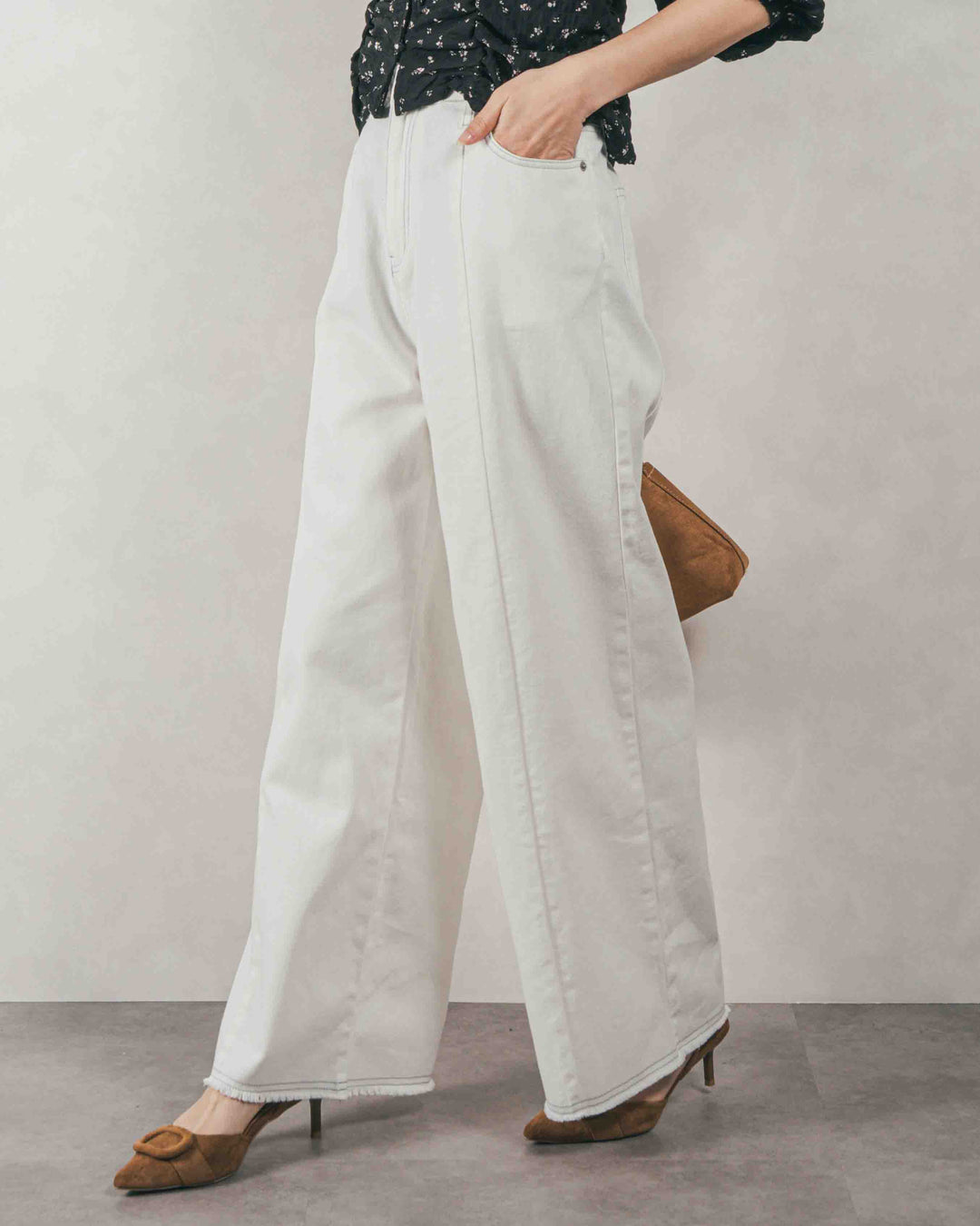 ［SET］Flowerプリントフリルブラウス + 10oz ニュアンスバイカラー リラックスワイドデニム（2SET）