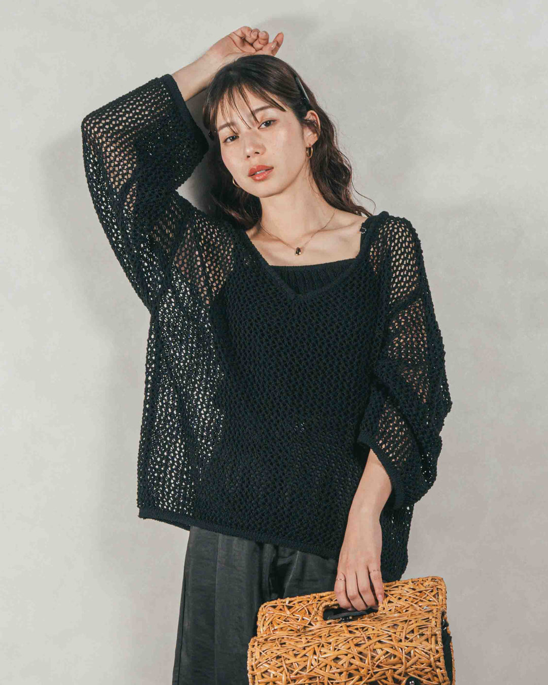 ［SET］メッシュ編みビスチェset Vネックニット + Vintageサテン　ハーフパンツ（2SET）