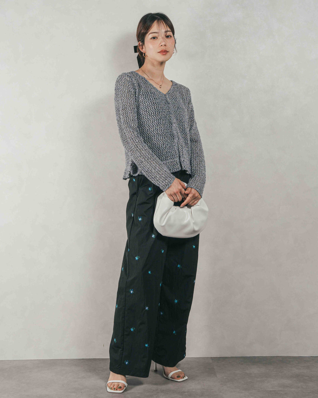 ［SET］Mixメッシュ Vネックカーデ + Flower刺繍　タックパンツ（2SET）