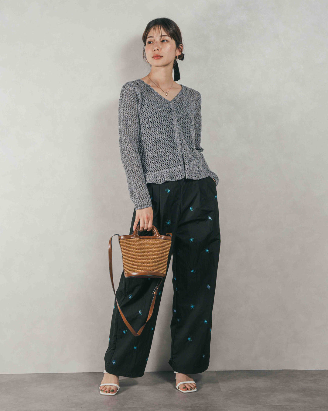 ［SET］Mixメッシュ Vネックカーデ + Flower刺繍　タックパンツ（2SET）