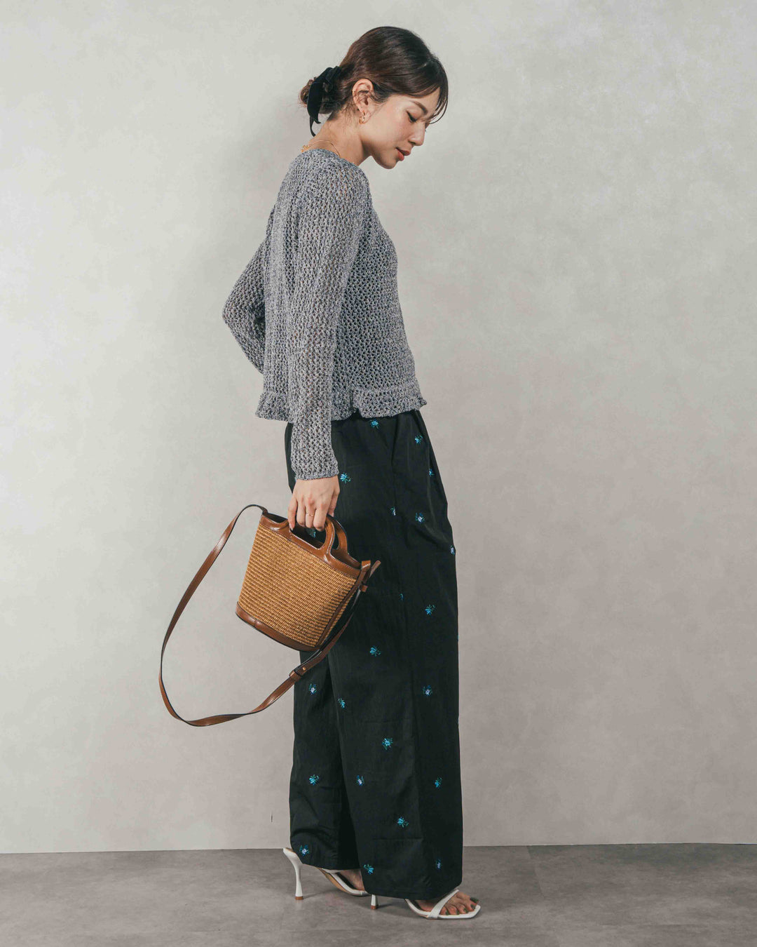 ［SET］Mixメッシュ Vネックカーデ + Flower刺繍　タックパンツ（2SET）