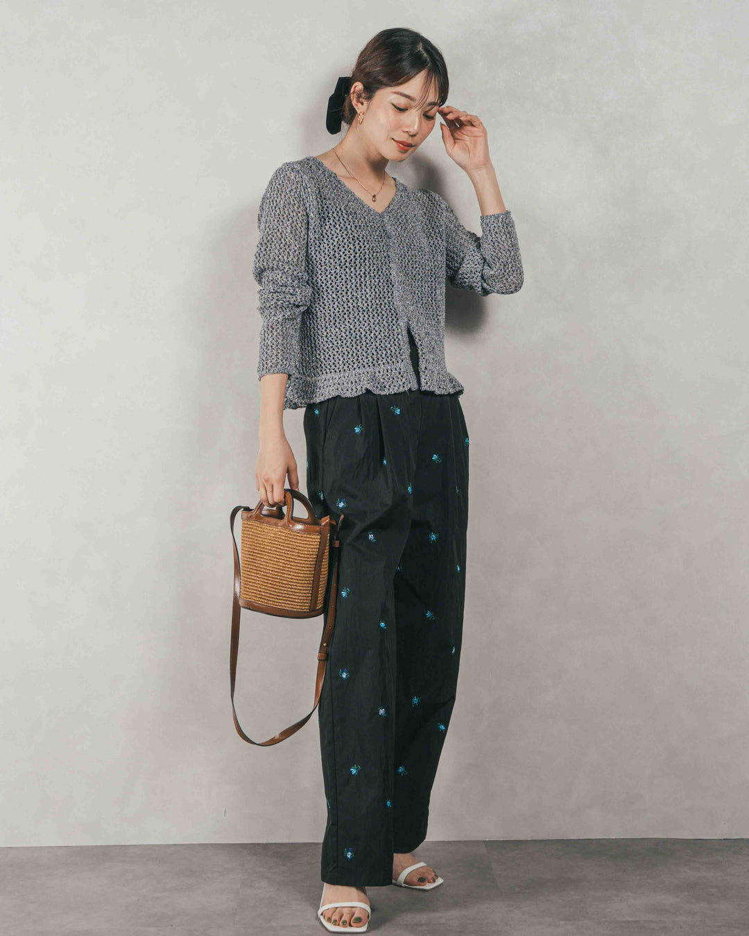 ［SET］Mixメッシュ Vネックカーデ + Flower刺繍　タックパンツ（2SET）