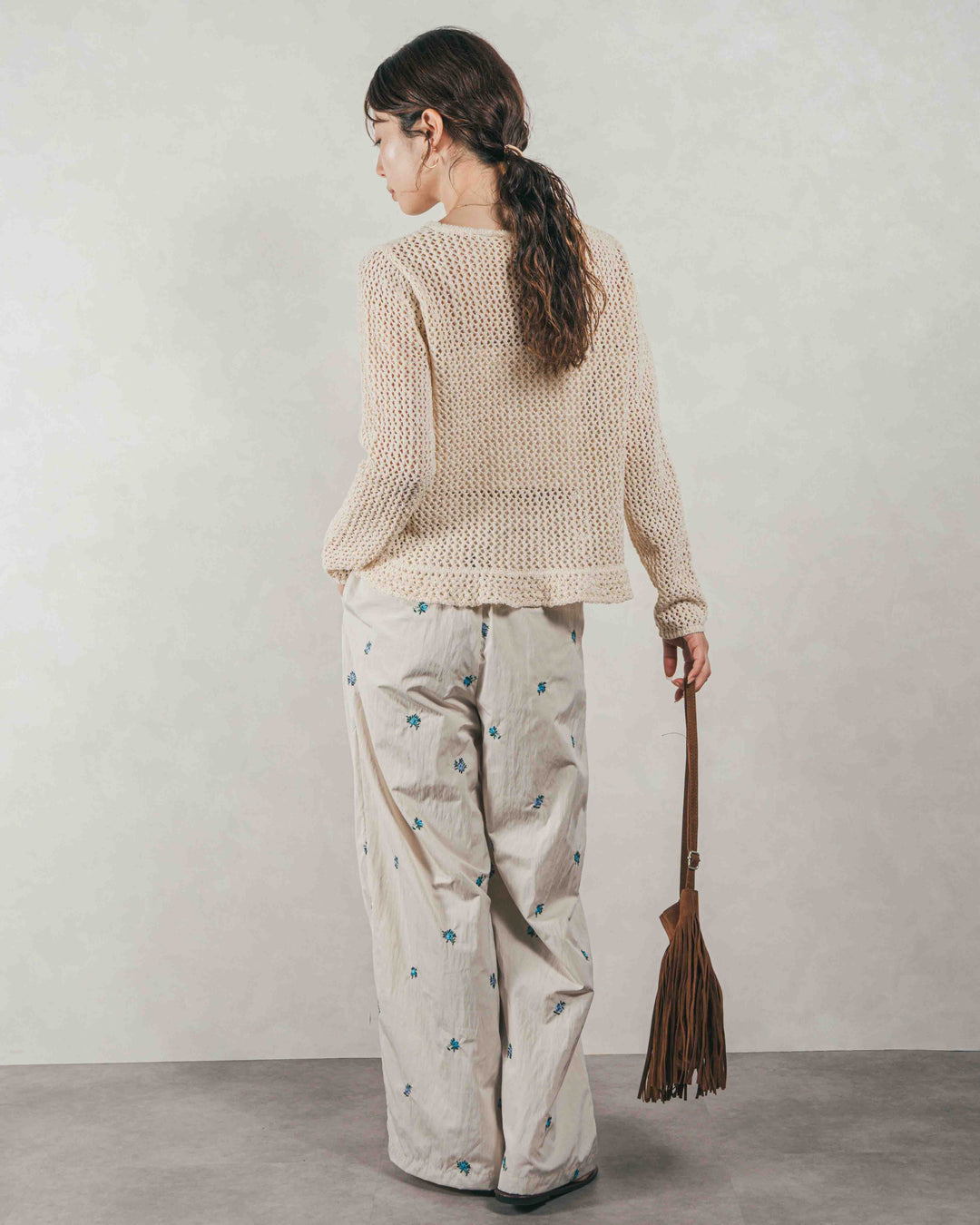 ［SET］Mixメッシュ Vネックカーデ + Flower刺繍　タックパンツ（2SET）