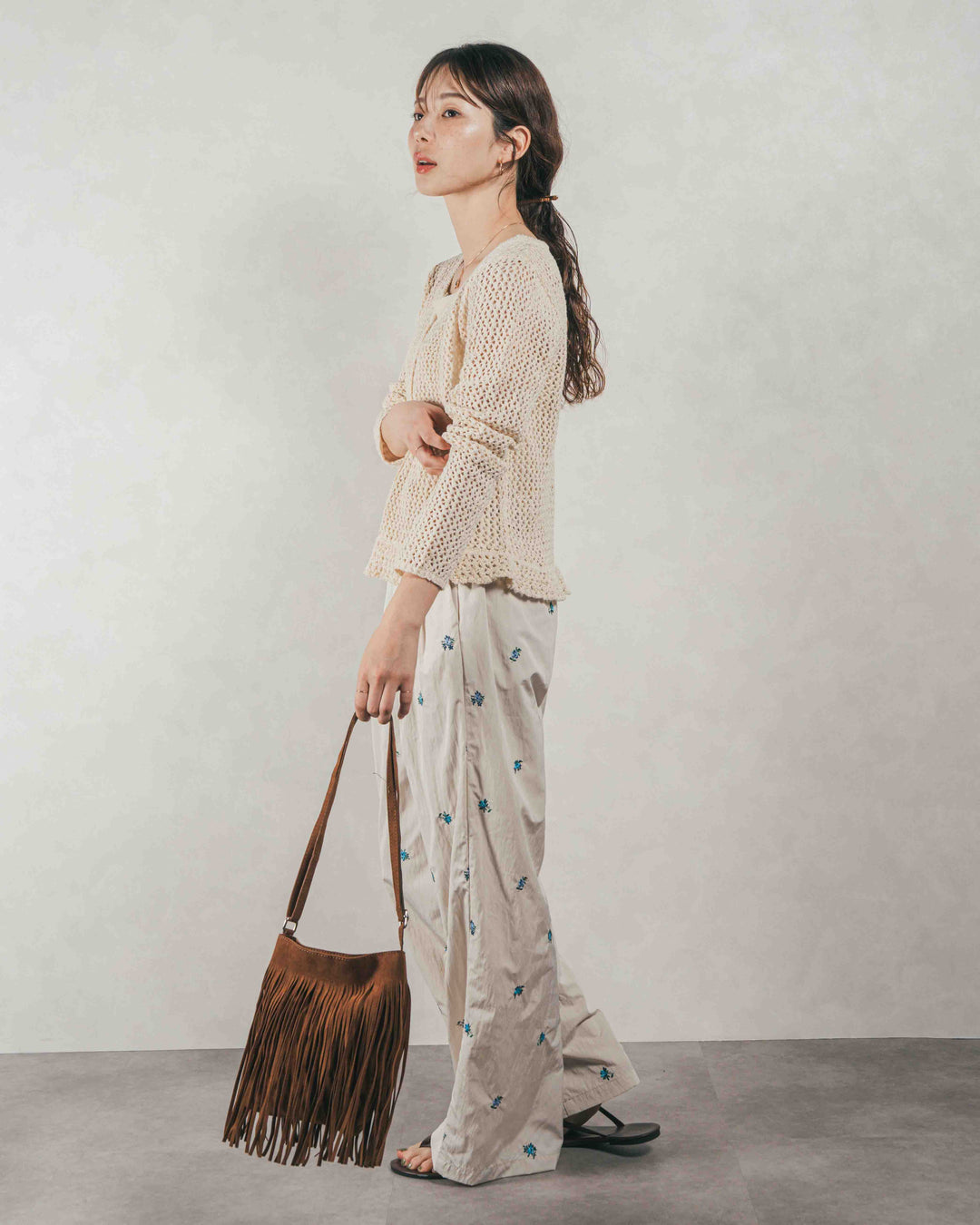 ［SET］Mixメッシュ Vネックカーデ + Flower刺繍　タックパンツ（2SET）