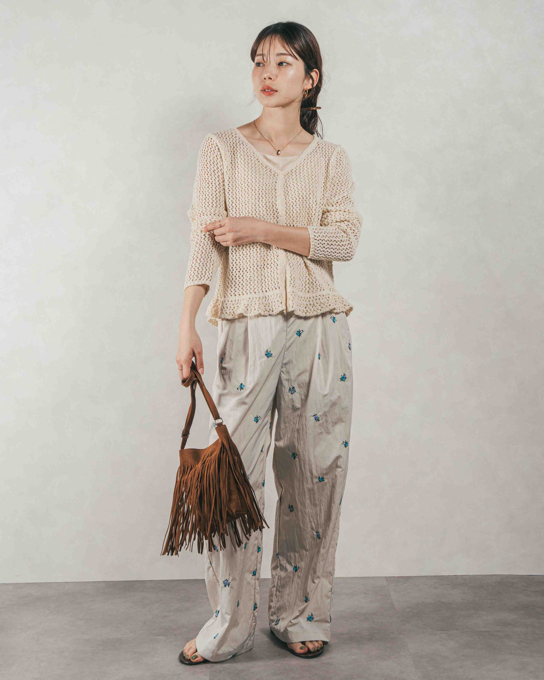 ［SET］Mixメッシュ Vネックカーデ + Flower刺繍　タックパンツ（2SET）