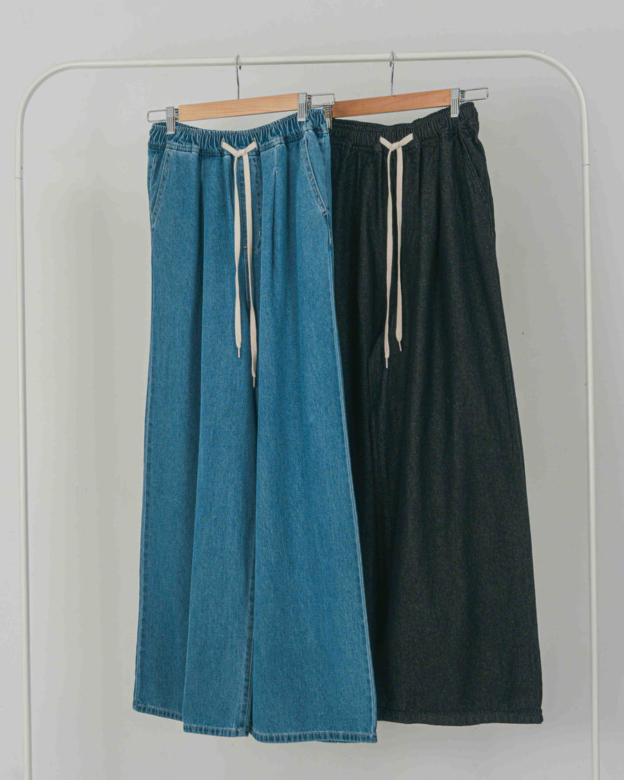 ［SET］Soft シャーリングブラウス + Airy Denim ワイドパンツ（2SET）