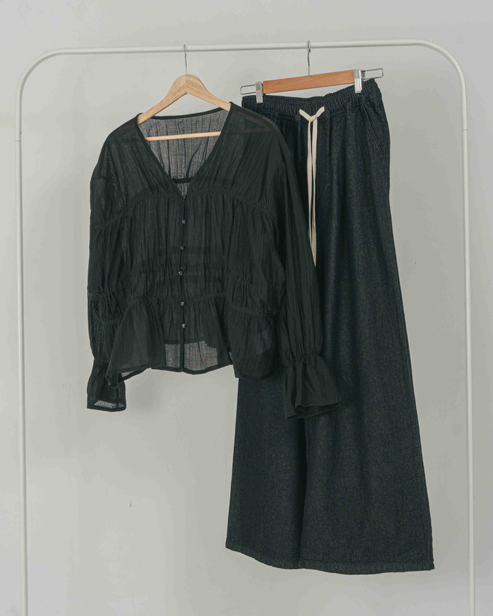 ［SET］Soft シャーリングブラウス + Airy Denim ワイドパンツ（2SET）